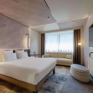 Отель Novotel Muenchen Airport - Newly Renovated, Фрайзинг